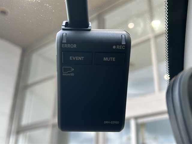 ホンダ ＺＲ－Ｖ ハイブリッド e:HEV Z 静岡県 2024(令6)年 0.4万km プラチナホワイトパール 純正メモリナビ/・フルセグＴＶ/・Bluetooth/・USB/・AM/・FM/主要装備/・BOSEプレミアムサウンド/・ワイヤレス充電/・衝突軽減/・レーンキープ/・追従クルコン/・コーナーセンサー前/・全方位カメラ/・BSM/・電動リアゲート/・レザーシート/・シートヒーター/・ハンドルヒーター/・ETC2.0/・ドラレコ/・パドルシフト/・LEDヘッドライト/・オートハイビーム