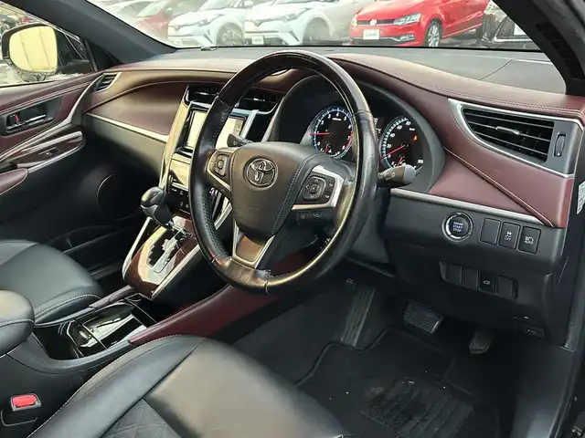 トヨタ ハリアー プレミアム 福岡県 2015(平27)年 6.3万km ブラック プッシュスタートボタン/スマートキー/クルーズコントロール/HDDナビ/Bluetoothオーディオ/フルセグTV/バックカメラ/ETC/サンルーフ/電動リアゲート/全方位ドライブレコーダー/運転席パワーシート/純正アルミホイール/LEDヘッドライト