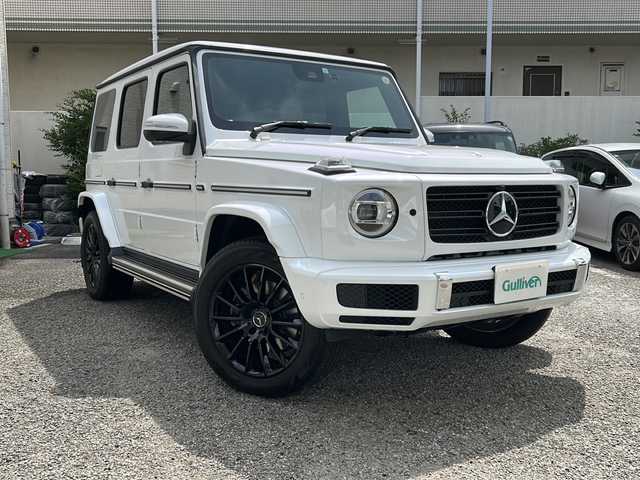 メルセデス・ベンツ ゲレンデヴァーゲン Ｇ４００ｄ AMGライン 兵庫県 2023(令5)年 0.4万km パール ワンオーナー]/Gマヌファクトゥーアプログラム/ラグジュアリーパッケージ/純正メーカーSDナビ/　Bluetooth/USB/AM/FM/フルセグテレビ（横行中視聴可能）/Burmestarサラウンドシステム/純正ビルトインETC2.0/前後ドライブレコーダー/全方位カメラ/リラクゼーション機能/サンルーフ/パドルシフト/シートメモリ/パワーシート（D+N席）/シートヒーター（全席）/エアシート（D+N席）/パーキングアシスト/アイドリングストップ/アダプティブクルーズコントロール/アンチロック・ブレーキ・システム/レーンキープアシスト/センターデフロック/前後コーナーセンサー/盗難防止装置/横滑り防止装置/衝突被害軽減システム/パワーステアリング/パワーウィンドウ/オートマチックハイビーム/純正フロアマット/純正アルミホイール/スペアキー（１本）/取扱説明書/保証書/記録簿（R5）
