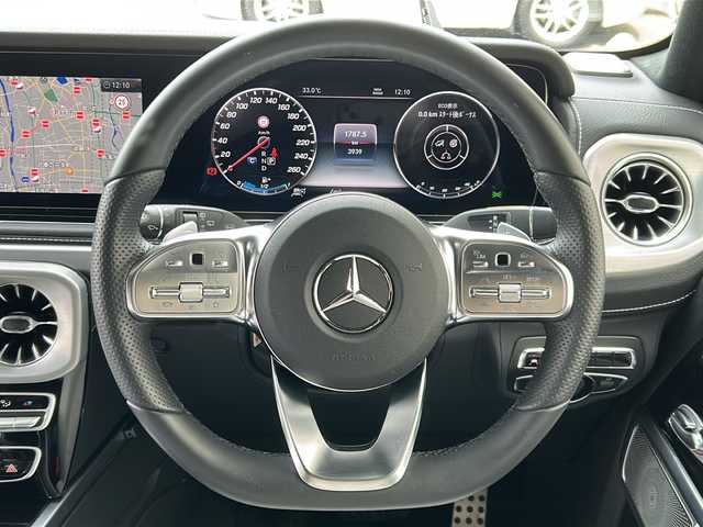 メルセデス・ベンツ ゲレンデヴァーゲン Ｇ４００ｄ AMGライン 兵庫県 2023(令5)年 0.4万km パール ワンオーナー]/Gマヌファクトゥーアプログラム/ラグジュアリーパッケージ/純正メーカーSDナビ/　Bluetooth/USB/AM/FM/フルセグテレビ（横行中視聴可能）/Burmestarサラウンドシステム/純正ビルトインETC2.0/前後ドライブレコーダー/全方位カメラ/リラクゼーション機能/サンルーフ/パドルシフト/シートメモリ/パワーシート（D+N席）/シートヒーター（全席）/エアシート（D+N席）/パーキングアシスト/アイドリングストップ/アダプティブクルーズコントロール/アンチロック・ブレーキ・システム/レーンキープアシスト/センターデフロック/前後コーナーセンサー/盗難防止装置/横滑り防止装置/衝突被害軽減システム/パワーステアリング/パワーウィンドウ/オートマチックハイビーム/純正フロアマット/純正アルミホイール/スペアキー（１本）/取扱説明書/保証書/記録簿（R5）