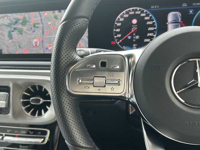 メルセデス・ベンツ ゲレンデヴァーゲン Ｇ４００ｄ AMGライン 兵庫県 2023(令5)年 0.4万km パール ワンオーナー]/Gマヌファクトゥーアプログラム/ラグジュアリーパッケージ/純正メーカーSDナビ/　Bluetooth/USB/AM/FM/フルセグテレビ（横行中視聴可能）/Burmestarサラウンドシステム/純正ビルトインETC2.0/前後ドライブレコーダー/全方位カメラ/リラクゼーション機能/サンルーフ/パドルシフト/シートメモリ/パワーシート（D+N席）/シートヒーター（全席）/エアシート（D+N席）/パーキングアシスト/アイドリングストップ/アダプティブクルーズコントロール/アンチロック・ブレーキ・システム/レーンキープアシスト/センターデフロック/前後コーナーセンサー/盗難防止装置/横滑り防止装置/衝突被害軽減システム/パワーステアリング/パワーウィンドウ/オートマチックハイビーム/純正フロアマット/純正アルミホイール/スペアキー（１本）/取扱説明書/保証書/記録簿（R5）