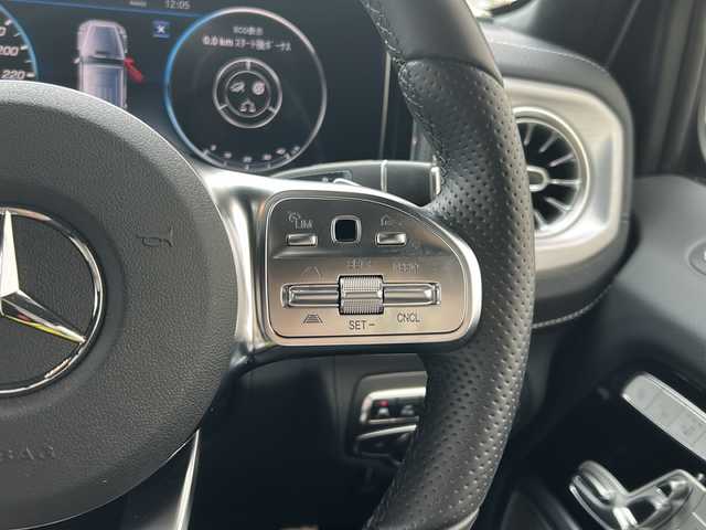 メルセデス・ベンツ ゲレンデヴァーゲン Ｇ４００ｄ AMGライン 兵庫県 2023(令5)年 0.4万km パール ワンオーナー]/Gマヌファクトゥーアプログラム/ラグジュアリーパッケージ/純正メーカーSDナビ/　Bluetooth/USB/AM/FM/フルセグテレビ（横行中視聴可能）/Burmestarサラウンドシステム/純正ビルトインETC2.0/前後ドライブレコーダー/全方位カメラ/リラクゼーション機能/サンルーフ/パドルシフト/シートメモリ/パワーシート（D+N席）/シートヒーター（全席）/エアシート（D+N席）/パーキングアシスト/アイドリングストップ/アダプティブクルーズコントロール/アンチロック・ブレーキ・システム/レーンキープアシスト/センターデフロック/前後コーナーセンサー/盗難防止装置/横滑り防止装置/衝突被害軽減システム/パワーステアリング/パワーウィンドウ/オートマチックハイビーム/純正フロアマット/純正アルミホイール/スペアキー（１本）/取扱説明書/保証書/記録簿（R5）
