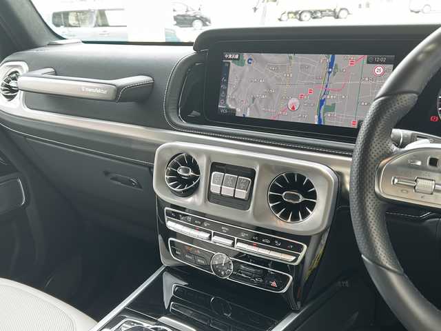 メルセデス・ベンツ ゲレンデヴァーゲン Ｇ４００ｄ AMGライン 兵庫県 2023(令5)年 0.4万km パール ワンオーナー]/Gマヌファクトゥーアプログラム/ラグジュアリーパッケージ/純正メーカーSDナビ/　Bluetooth/USB/AM/FM/フルセグテレビ（横行中視聴可能）/Burmestarサラウンドシステム/純正ビルトインETC2.0/前後ドライブレコーダー/全方位カメラ/リラクゼーション機能/サンルーフ/パドルシフト/シートメモリ/パワーシート（D+N席）/シートヒーター（全席）/エアシート（D+N席）/パーキングアシスト/アイドリングストップ/アダプティブクルーズコントロール/アンチロック・ブレーキ・システム/レーンキープアシスト/センターデフロック/前後コーナーセンサー/盗難防止装置/横滑り防止装置/衝突被害軽減システム/パワーステアリング/パワーウィンドウ/オートマチックハイビーム/純正フロアマット/純正アルミホイール/スペアキー（１本）/取扱説明書/保証書/記録簿（R5）