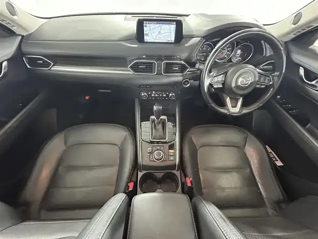 マツダ ＣＸ－５ XD Lパッケージ 佐賀県 2017(平29)年 8.6万km ソウルレッドクリスタルM 純正8インチナビ/フルセグTV/DVD/CD/Bluetooth/アルパイン製10.2インチフリップダウンモニター/BOSEプレミアムサウンド/バックカメラ/衝突被害軽減システム/ブラインドスポットモニター/レーダークルーズコントロール/レーンアシスト/オートライト/LEDヘッドライト/フォグライト/パーキングセンサー/ビルトインETC/電子パーキング/ブレーキホールド/ステアリングヒーター/レザーシート/全席シートヒーター/運転席・助手席パワーシート/パワーバックドア/メモリーシート/純正19インチアルミホイール/純正フロアマット