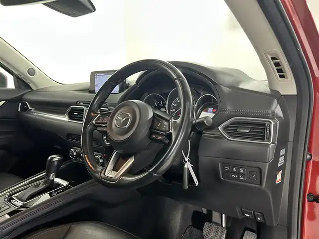 マツダ ＣＸ－５ XD Lパッケージ 佐賀県 2017(平29)年 8.6万km ソウルレッドクリスタルM 純正8インチナビ/フルセグTV/DVD/CD/Bluetooth/アルパイン製10.2インチフリップダウンモニター/BOSEプレミアムサウンド/バックカメラ/衝突被害軽減システム/ブラインドスポットモニター/レーダークルーズコントロール/レーンアシスト/オートライト/LEDヘッドライト/フォグライト/パーキングセンサー/ビルトインETC/電子パーキング/ブレーキホールド/ステアリングヒーター/レザーシート/全席シートヒーター/運転席・助手席パワーシート/パワーバックドア/メモリーシート/純正19インチアルミホイール/純正フロアマット