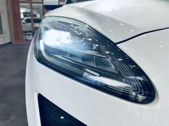 ジャガー Ｅペース S 200PS 大阪府 2020(令2)年 2万km 白 純正ナビ/TV/360度カメラ/applecarplay/ACC/ブラインドスポット/純正19インチAW/LEDヘッドライト/電動リアゲート/クリアランスソナー/革シート/パワーシート/シートヒーター