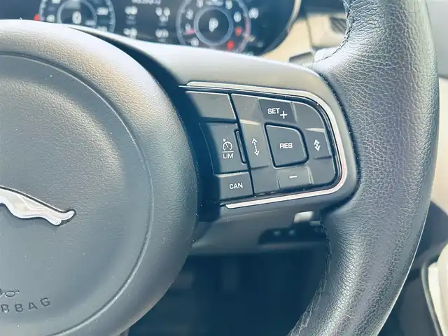 ジャガー Ｅペース S 200PS 大阪府 2020(令2)年 2万km 白 純正ナビ/TV/360度カメラ/applecarplay/ACC/ブラインドスポット/純正19インチAW/LEDヘッドライト/電動リアゲート/クリアランスソナー/革シート/パワーシート/シートヒーター