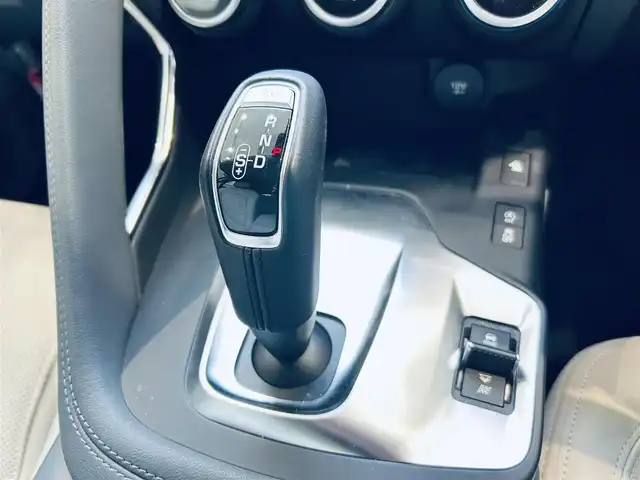 ジャガー Ｅペース S 200PS 大阪府 2020(令2)年 2万km 白 純正ナビ/TV/360度カメラ/applecarplay/ACC/ブラインドスポット/純正19インチAW/LEDヘッドライト/電動リアゲート/クリアランスソナー/革シート/パワーシート/シートヒーター