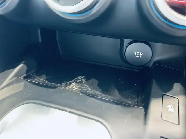 ジャガー Ｅペース S 200PS 大阪府 2020(令2)年 2万km 白 純正ナビ/TV/360度カメラ/applecarplay/ACC/ブラインドスポット/純正19インチAW/LEDヘッドライト/電動リアゲート/クリアランスソナー/革シート/パワーシート/シートヒーター