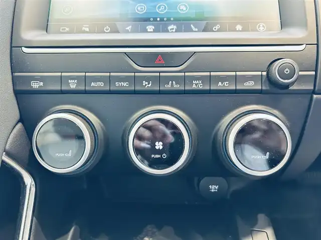 ジャガー Ｅペース S 200PS 大阪府 2020(令2)年 2万km 白 純正ナビ/TV/360度カメラ/applecarplay/ACC/ブラインドスポット/純正19インチAW/LEDヘッドライト/電動リアゲート/クリアランスソナー/革シート/パワーシート/シートヒーター
