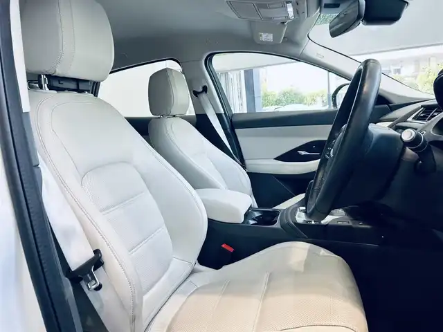 ジャガー Ｅペース S 200PS 大阪府 2020(令2)年 2万km 白 純正ナビ/TV/360度カメラ/applecarplay/ACC/ブラインドスポット/純正19インチAW/LEDヘッドライト/電動リアゲート/クリアランスソナー/革シート/パワーシート/シートヒーター