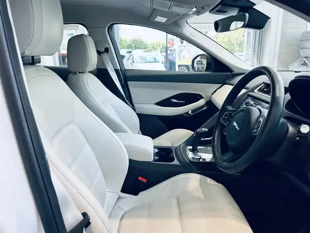 ジャガー Ｅペース S 200PS 大阪府 2020(令2)年 2万km 白 純正ナビ/TV/360度カメラ/applecarplay/ACC/ブラインドスポット/純正19インチAW/LEDヘッドライト/電動リアゲート/クリアランスソナー/革シート/パワーシート/シートヒーター