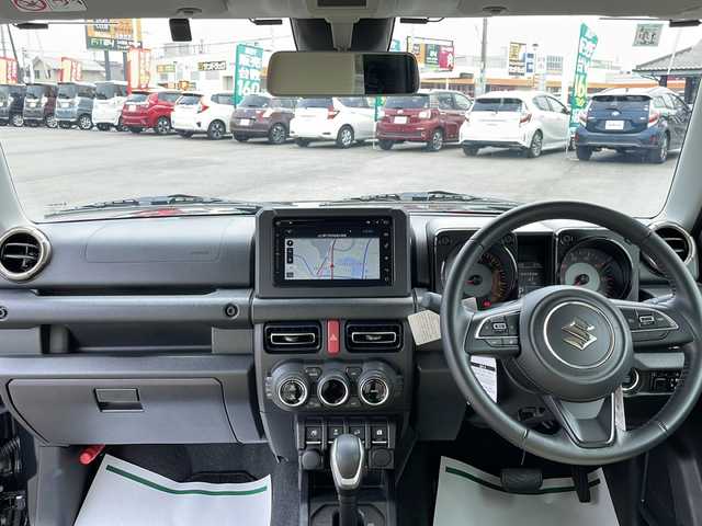 スズキ ジムニー XC 山口県 2021(令3)年 3.2万km ブルーイッシュブラックパール3 4WD/背面タイヤ/純正ナビ/・Bluetooth接続/・フルセグTV/クルーズコントロール/デュアルセンサーブレーキサポート/レーンキープアシスト/シートヒーター(D席/N席)/LEDヘッドライト/オートライト/レザー調シートカバー/純正16インチアルミホイール/純正フロアマット/スマートキー/スペアキー1本/取扱説明書