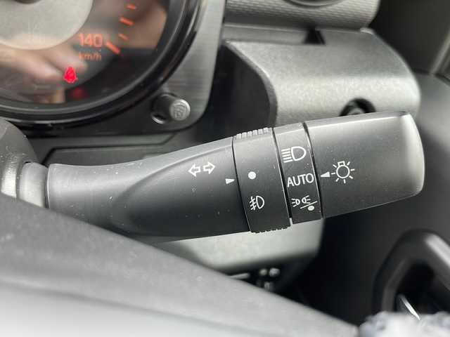スズキ ジムニー XC 山口県 2021(令3)年 3.2万km ブルーイッシュブラックパール3 4WD/背面タイヤ/純正ナビ/・Bluetooth接続/・フルセグTV/クルーズコントロール/デュアルセンサーブレーキサポート/レーンキープアシスト/シートヒーター(D席/N席)/LEDヘッドライト/オートライト/レザー調シートカバー/純正16インチアルミホイール/純正フロアマット/スマートキー/スペアキー1本/取扱説明書