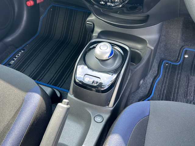 日産 ノート e－パワー ニスモ 岐阜県 2018(平30)年 3.4万km ワインⅡ 登録時走行距離33862km/純正ナビ　/純正フロアマット　/フルセグテレビ/全方位カメラ/コーナーセンサー前後　/ドライブレコーダー前後/レーンキープアシスト　　/レーダークルーズ/LEDヘッドライト/ETC/プッシュスタート/パワーステアリング/パワーウィンドウ/スマートキー/エアコンAAC/Blue tooth可/CD/DVD可/SDミュージックサーバー/AUX可/フルフラットシート/純正フロアマット/純正15アルミホイール/ABS/横滑り防止装置/レーンキープアシスト/オートライト/エアバッグW　