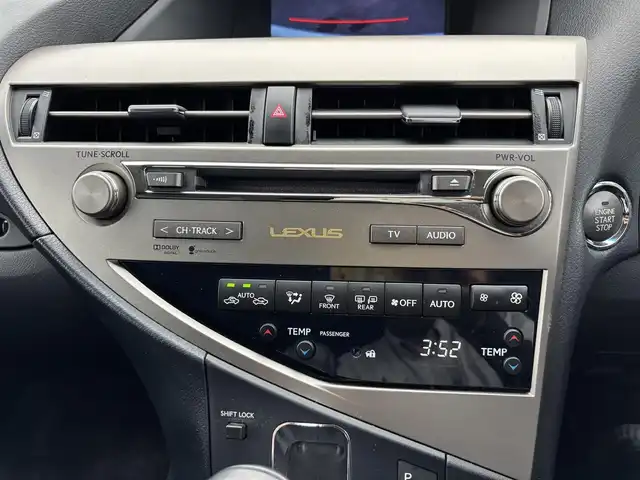 レクサス ＲＸ 270 福岡県 2013(平25)年 7.3万km ホワイトパールクリスタルシャイン ワンオーナー/純正ナビ（BLUETOOTH/フルセグ/AUX/DISC）/Bカメラ/サイドカメラ/電動リアゲート/クルーズコントロール/LEDヘッドライト/オートライト/DN席パワーシート/チルトステアリング/純正19インチAW/USB入力端子/ルームミラー型ドライブレコーダー/横滑り防止装置/コーナーセンサー/盗難防止装置/スマートキー/ETC/保証書/取扱説明書