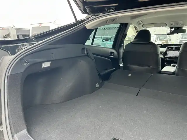 トヨタ プリウス S ツーリングセレクション 滋賀県 2019(令1)年 7.9万km アティチュードブラックマイカ ガソリン（ハイブリッド）/2WD(FF)/CVT/モデリスタエアロ/社外ステアリング(純正積込有)/社外シフト(純正シフトノブ積込有)/9インチ社外ナビ【X9Z】/(FM/AM/CD/DVD/フルセグ/Bluetooth)/前後ドライブレコーダー/ETC/バックカメラ/ＴｏｙｏｔａＳａｆｅｔｙＳｅｎｓｅ/・プリクラッシュブレーキアシスト	/・レーンキープアシスト	/・レーダークルーズコントロール/運転席・助手席シートヒーター/電動格納ミラー/ステアリングスイッチ/オートライト/LEDヘッドライト/フロントフォグ/オートマチックハイビーム/フルオートエアコン/プッシュスタート/スマートキー/スペアキー/純正フロアマット/ドアバイザー