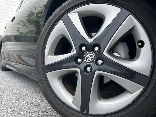 トヨタ プリウス S ツーリングセレクション 滋賀県 2019(令1)年 7.9万km アティチュードブラックマイカ ガソリン（ハイブリッド）/2WD(FF)/CVT/モデリスタエアロ/社外ステアリング(純正積込有)/社外シフト(純正シフトノブ積込有)/9インチ社外ナビ【X9Z】/(FM/AM/CD/DVD/フルセグ/Bluetooth)/前後ドライブレコーダー/ETC/バックカメラ/ＴｏｙｏｔａＳａｆｅｔｙＳｅｎｓｅ/・プリクラッシュブレーキアシスト	/・レーンキープアシスト	/・レーダークルーズコントロール/運転席・助手席シートヒーター/電動格納ミラー/ステアリングスイッチ/オートライト/LEDヘッドライト/フロントフォグ/オートマチックハイビーム/フルオートエアコン/プッシュスタート/スマートキー/スペアキー/純正フロアマット/ドアバイザー