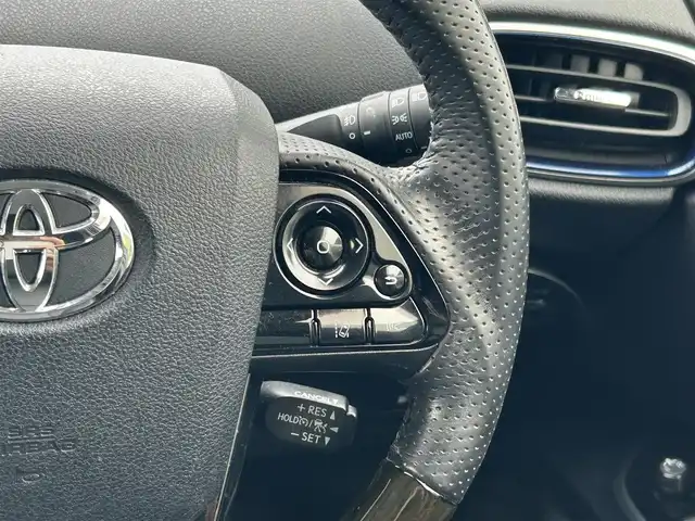 トヨタ プリウス S ツーリングセレクション 滋賀県 2019(令1)年 7.9万km アティチュードブラックマイカ ガソリン（ハイブリッド）/2WD(FF)/CVT/モデリスタエアロ/社外ステアリング(純正積込有)/社外シフト(純正シフトノブ積込有)/9インチ社外ナビ【X9Z】/(FM/AM/CD/DVD/フルセグ/Bluetooth)/前後ドライブレコーダー/ETC/バックカメラ/ＴｏｙｏｔａＳａｆｅｔｙＳｅｎｓｅ/・プリクラッシュブレーキアシスト	/・レーンキープアシスト	/・レーダークルーズコントロール/運転席・助手席シートヒーター/電動格納ミラー/ステアリングスイッチ/オートライト/LEDヘッドライト/フロントフォグ/オートマチックハイビーム/フルオートエアコン/プッシュスタート/スマートキー/スペアキー/純正フロアマット/ドアバイザー
