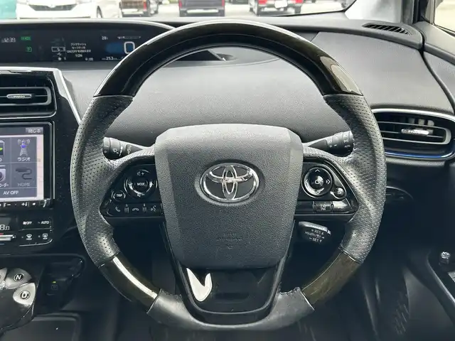 トヨタ プリウス S ツーリングセレクション 滋賀県 2019(令1)年 7.9万km アティチュードブラックマイカ ガソリン（ハイブリッド）/2WD(FF)/CVT/モデリスタエアロ/社外ステアリング(純正積込有)/社外シフト(純正シフトノブ積込有)/9インチ社外ナビ【X9Z】/(FM/AM/CD/DVD/フルセグ/Bluetooth)/前後ドライブレコーダー/ETC/バックカメラ/ＴｏｙｏｔａＳａｆｅｔｙＳｅｎｓｅ/・プリクラッシュブレーキアシスト	/・レーンキープアシスト	/・レーダークルーズコントロール/運転席・助手席シートヒーター/電動格納ミラー/ステアリングスイッチ/オートライト/LEDヘッドライト/フロントフォグ/オートマチックハイビーム/フルオートエアコン/プッシュスタート/スマートキー/スペアキー/純正フロアマット/ドアバイザー