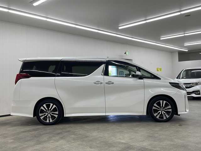 トヨタ アルファード S Cパッケージ 長崎県 2020(令2)年 3.5万km ホワイトパールクリスタルシャイン 純正メーカーナビ/フルセグ/ＤＶＤ/ＢＴＡ/バックカメラ/純正ＥＴＣ/純正１２インチフリップダウン/トヨタセーフティセンス/・プリクラッシュセーフティ/・レーンキープアシスト/・先行車発信告知/前席・セカンドパワーシート（D席メモリ付き）/前席エアーシート・シートヒーター/純正ドラレコ（前方）/ハンドルヒーター/オートハイビーム/両側パワースライド/オットマンシート/電子制御パーキング/オートホールド/純正フロアマット/純正バイザー/リアサンシェード/純正１８インチアルミ/フォグライト/ＬＥＤヘッドライト/黒木目調パネル/ナノイー