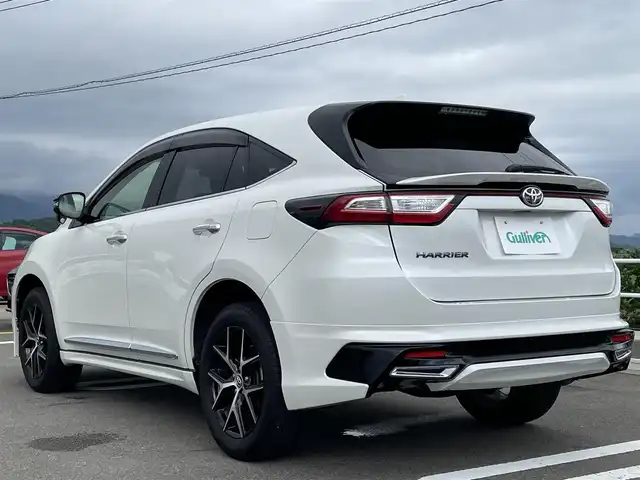 トヨタ ハリアー プレミアム メタル&レザーP 佐賀県 2018(平30)年 6.5万km ホワイトパールクリスタルシャイン TRDフルエアロ/黒革シート/社外メモリーナビゲーション/・ワンセグTV/CD/DVD/SD/アルパイン9型フリップダウンモニター/ビルトインETC/デジタルインナーミラー/パワーバックドア/電子パーキングブレーキ/・AUTO HOLD機能/DN席パワーシート(D席メモリー機能付)/DN席シートヒーター/シートベンチレーション/ISOFIX対応/木目調革巻きステアリング/ステアリングリモコン/純正18インチアルミホイール/純正三眼LEDヘッドライト/・オートマチックハイビーム/純正LEDフォグランプ/純正フロアマット/純正ドアバイザ―/新車保証書/トヨタセーフティセンス/・レーダークルーズコントロール/・プリクラッシュセーフティ/・レーンディパーチャーアラート