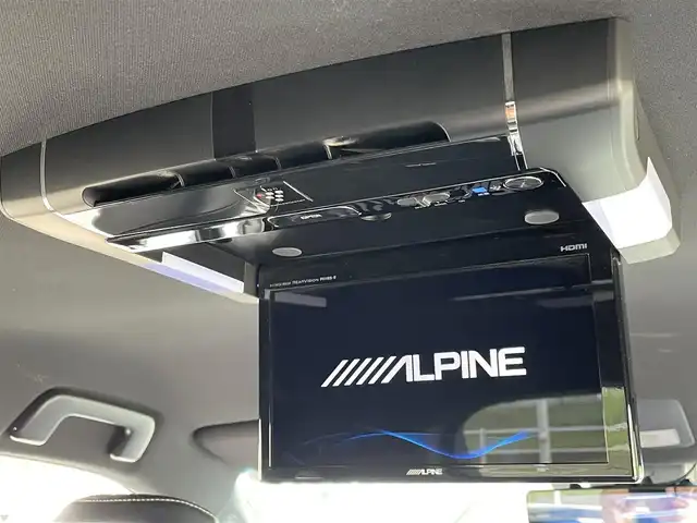 トヨタ ハリアー プレミアム メタル&レザーP 佐賀県 2018(平30)年 6.5万km ホワイトパールクリスタルシャイン TRDフルエアロ/黒革シート/社外メモリーナビゲーション/・ワンセグTV/CD/DVD/SD/アルパイン9型フリップダウンモニター/ビルトインETC/デジタルインナーミラー/パワーバックドア/電子パーキングブレーキ/・AUTO HOLD機能/DN席パワーシート(D席メモリー機能付)/DN席シートヒーター/シートベンチレーション/ISOFIX対応/木目調革巻きステアリング/ステアリングリモコン/純正18インチアルミホイール/純正三眼LEDヘッドライト/・オートマチックハイビーム/純正LEDフォグランプ/純正フロアマット/純正ドアバイザ―/新車保証書/トヨタセーフティセンス/・レーダークルーズコントロール/・プリクラッシュセーフティ/・レーンディパーチャーアラート