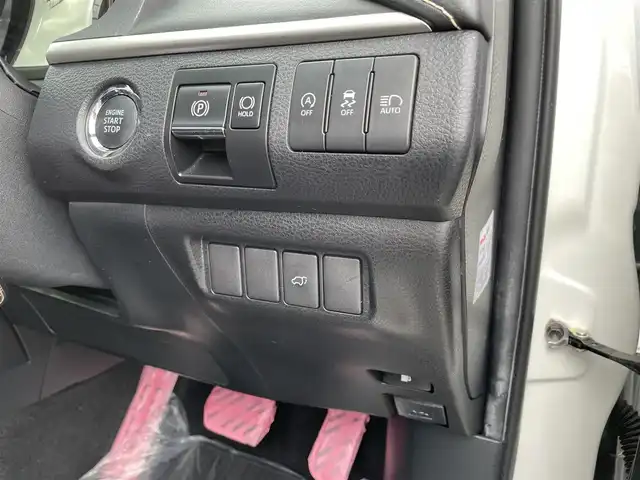 トヨタ ハリアー プレミアム メタル&レザーP 佐賀県 2018(平30)年 6.5万km ホワイトパールクリスタルシャイン TRDフルエアロ/黒革シート/社外メモリーナビゲーション/・ワンセグTV/CD/DVD/SD/アルパイン9型フリップダウンモニター/ビルトインETC/デジタルインナーミラー/パワーバックドア/電子パーキングブレーキ/・AUTO HOLD機能/DN席パワーシート(D席メモリー機能付)/DN席シートヒーター/シートベンチレーション/ISOFIX対応/木目調革巻きステアリング/ステアリングリモコン/純正18インチアルミホイール/純正三眼LEDヘッドライト/・オートマチックハイビーム/純正LEDフォグランプ/純正フロアマット/純正ドアバイザ―/新車保証書/トヨタセーフティセンス/・レーダークルーズコントロール/・プリクラッシュセーフティ/・レーンディパーチャーアラート