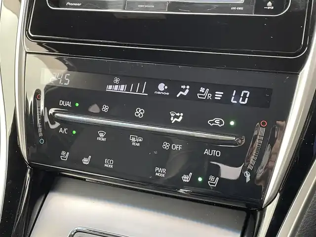 トヨタ ハリアー プレミアム メタル&レザーP 佐賀県 2018(平30)年 6.5万km ホワイトパールクリスタルシャイン TRDフルエアロ/黒革シート/社外メモリーナビゲーション/・ワンセグTV/CD/DVD/SD/アルパイン9型フリップダウンモニター/ビルトインETC/デジタルインナーミラー/パワーバックドア/電子パーキングブレーキ/・AUTO HOLD機能/DN席パワーシート(D席メモリー機能付)/DN席シートヒーター/シートベンチレーション/ISOFIX対応/木目調革巻きステアリング/ステアリングリモコン/純正18インチアルミホイール/純正三眼LEDヘッドライト/・オートマチックハイビーム/純正LEDフォグランプ/純正フロアマット/純正ドアバイザ―/新車保証書/トヨタセーフティセンス/・レーダークルーズコントロール/・プリクラッシュセーフティ/・レーンディパーチャーアラート