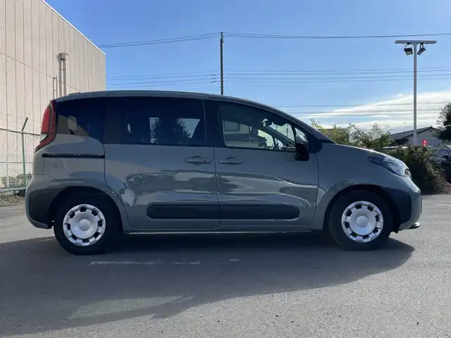 トヨタ シエンタ G 東京都 2025(令7)年 0.6万km アーバンカーキ 純正８型ディスプレイオーディオ　/両側電動ドア　/ＢＳＭ　/ビルトイン２．０ＥＴＣ　/追従クルーズコントロール　/トヨタセーフティセンス　/Ｂｌｕｅｔｏｏｔｈ　/バックカメラ　/オートライト　/コーナーセンサー　/禁煙