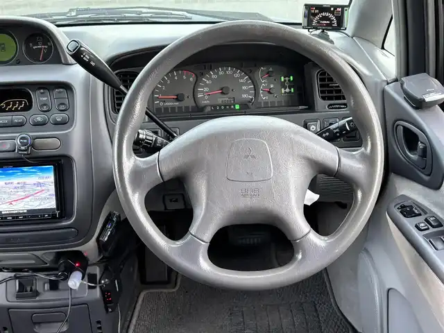 三菱 デリカ スペースギア XR 福岡県 1997(平9)年 8.1万km ソフィアホワイト コーナーセンサー（前後）/片側パワースライド/レザーシート/ベンチシート/3列シート/純正AW/純正フロアマット/ワンセグTV/バックカメラ/ETC/CD・CDチェンジャー/後席モニター/AAC/リモコンキー/ターボ