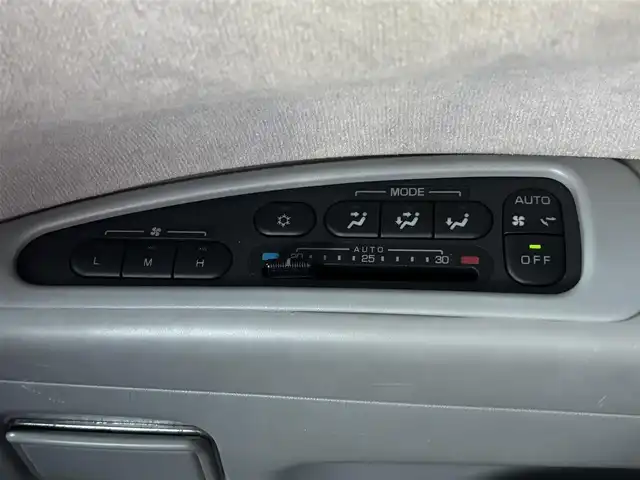 三菱 デリカ スペースギア XR 福岡県 1997(平9)年 8.1万km ソフィアホワイト コーナーセンサー（前後）/片側パワースライド/レザーシート/ベンチシート/3列シート/純正AW/純正フロアマット/ワンセグTV/バックカメラ/ETC/CD・CDチェンジャー/後席モニター/AAC/リモコンキー/ターボ