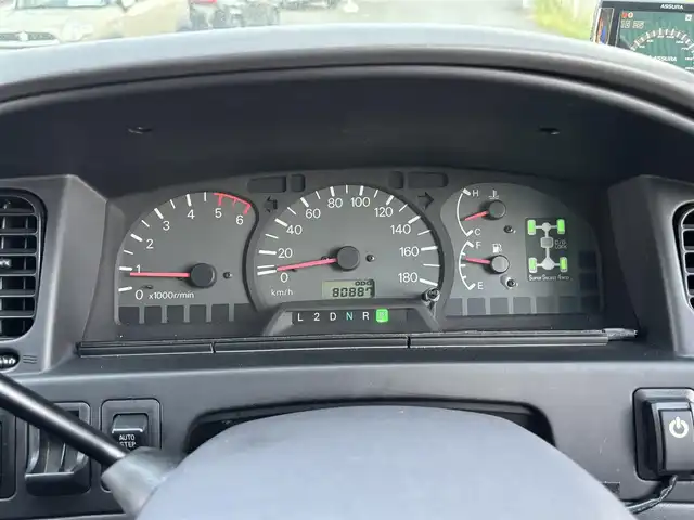 三菱 デリカ スペースギア XR 福岡県 1997(平9)年 8.1万km ソフィアホワイト コーナーセンサー（前後）/片側パワースライド/レザーシート/ベンチシート/3列シート/純正AW/純正フロアマット/ワンセグTV/バックカメラ/ETC/CD・CDチェンジャー/後席モニター/AAC/リモコンキー/ターボ