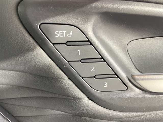 トヨタ アルファードハイブリット Z 神奈川県 2024(令6)年 2.2万km ブラック トヨタセーフティセンス/純正14.1型ディスプレイオーディオ/・BT/フルセグTV/MiraCast/USB/パノラミックビューモニター/ユニバーサルステップ/純正12.1型フリップダウンモニター/トヨタチームメイト/左右独立ムーンルーフ/デジタルインナーミラー/置くだけ充電/AC100V/前後ドライブレコーダー/ビルトインETC2.0/パーキングアシスト/レザー調シート/パワーシート(D/N/2)/メモリシート(D)/シートヒーター(D/N/2)/ベンチレーション(D/N/2)/ブラインドスポットモニター/パワーバックドア/電動サンシェード/nanoeX/ウッドコンビステアリング/ステアリングスイッチ/パドルシフト/ステアリングヒーター/Autoライト/電動サイドブレーキ/オートブレーキホールド/EVモード/三眼LEDヘッドライト/フォグランプ/シーケンシャルウィンカー/スマートキー/スペアキー/プッシュスタートボタン/電動格納ミラー/ウィンカーミラー/純正フロアマット/純正19インチアルミホイール/純正ドアバイザー