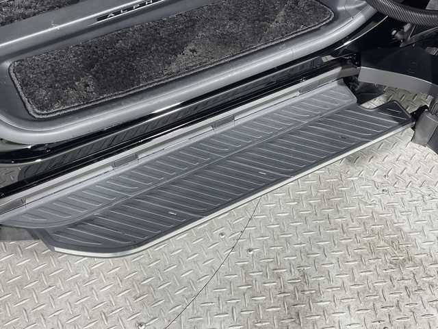 トヨタ アルファードハイブリット Z 神奈川県 2024(令6)年 2.2万km ブラック トヨタセーフティセンス/純正14.1型ディスプレイオーディオ/・BT/フルセグTV/MiraCast/USB/パノラミックビューモニター/ユニバーサルステップ/純正12.1型フリップダウンモニター/トヨタチームメイト/左右独立ムーンルーフ/デジタルインナーミラー/置くだけ充電/AC100V/前後ドライブレコーダー/ビルトインETC2.0/パーキングアシスト/レザー調シート/パワーシート(D/N/2)/メモリシート(D)/シートヒーター(D/N/2)/ベンチレーション(D/N/2)/ブラインドスポットモニター/パワーバックドア/電動サンシェード/nanoeX/ウッドコンビステアリング/ステアリングスイッチ/パドルシフト/ステアリングヒーター/Autoライト/電動サイドブレーキ/オートブレーキホールド/EVモード/三眼LEDヘッドライト/フォグランプ/シーケンシャルウィンカー/スマートキー/スペアキー/プッシュスタートボタン/電動格納ミラー/ウィンカーミラー/純正フロアマット/純正19インチアルミホイール/純正ドアバイザー