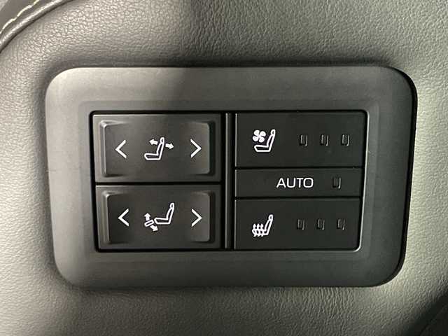 トヨタ アルファードハイブリット Z 神奈川県 2024(令6)年 2.2万km ブラック トヨタセーフティセンス/純正14.1型ディスプレイオーディオ/・BT/フルセグTV/MiraCast/USB/パノラミックビューモニター/ユニバーサルステップ/純正12.1型フリップダウンモニター/トヨタチームメイト/左右独立ムーンルーフ/デジタルインナーミラー/置くだけ充電/AC100V/前後ドライブレコーダー/ビルトインETC2.0/パーキングアシスト/レザー調シート/パワーシート(D/N/2)/メモリシート(D)/シートヒーター(D/N/2)/ベンチレーション(D/N/2)/ブラインドスポットモニター/パワーバックドア/電動サンシェード/nanoeX/ウッドコンビステアリング/ステアリングスイッチ/パドルシフト/ステアリングヒーター/Autoライト/電動サイドブレーキ/オートブレーキホールド/EVモード/三眼LEDヘッドライト/フォグランプ/シーケンシャルウィンカー/スマートキー/スペアキー/プッシュスタートボタン/電動格納ミラー/ウィンカーミラー/純正フロアマット/純正19インチアルミホイール/純正ドアバイザー