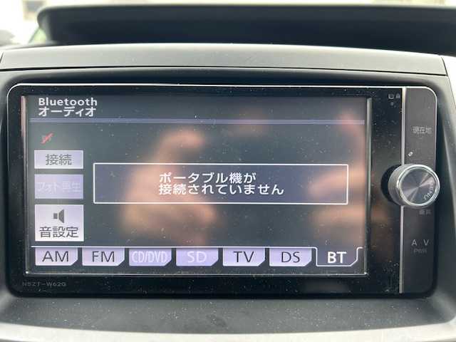 トヨタ ノア Si 青森県 2012(平24)年 10.4万km シルバーM パートタイム4WD/純正ナビ(BT/フルセグ/CD/DVD/ラジオ)/両側パワースライドドア/バックカメラ/寒冷地仕様/HIDヘッドライト/オートライト/フロントワイパーデアイザー/保証書/ビルトインETC/スペアキー/205/60/16純正AW付き夏タイヤ/205/65/15社外AW付き冬タイヤ/保証書/取扱説明書