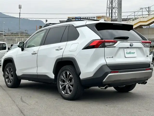 トヨタ ＲＡＶ４ ハイブリットG 山口県 2023(令5)年 3.9万km プラチナホワイトパールマイカ 純正ナビ/Bluetooth/フルセグTV/デジタルインナーミラー/ステアリングヒーター/電動リアゲート/自動開閉サンルーフ/シートヒーター/全方位カメラ/追従型クルーズコントロール/ウィンカーミラー/コーナーセンサー/横滑り防止装置/4WD/USB入力端子/MTモード/ETC2.0