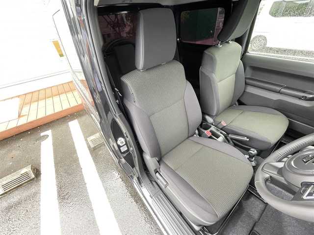 スズキ ジムニー XC 愛媛県 2025(令7)年 0.1万km ブルーイッシュブラックパール3 ワンオーナー/4WD/インタークーラーターボ/7インチ社外ディスプレイオーディオ（Carrozzeria）/・Bluetooth/・CD/DVD/USB/バックカメラ/ETC/ドライブレコーダー/純正16インチAW/純正フロアマット/クルーズコントロール/撥水ファブリックシート/シートヒーター （D+N席）/本革ステアリング/ステアリングスイッチ/スズキセーフティサポート/・衝突軽減システム/・標識認識機能/・車線逸脱警報機能/・ふらつき警報機能/・先行車発進お知らせ機能/・ハイビームアシスト/・誤発進抑制機能/LEDヘッドライト/スペアキー/スマートキー/スペアタイヤ