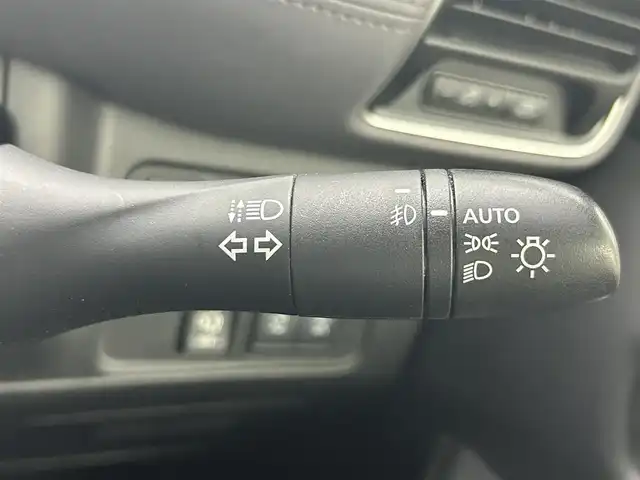日産 セレナ ハイウェイスター V 岡山県 2021(令3)年 3.9万km ダイヤモンドブラック セーフティーパックA/・インテリジェント アラウンドビューモニター/・踏み間違い防止/・パーキングアシスト/純正10インチナビ（MM519D-L）/・FM/AM/Bluetooth/フルセグ/CD/DVD/デジタルインナーミラー/プロパイロット/インテリジェントエマージェンシーブレーキ/ブラインドスポットモニター/コーナーセンサー/ハンズフリー付両側パワースライドドア/ドライブレコーダー/ビルトインETC/後席サンシェード/シートバックテーブル/LEDヘッドライト/純正16インチアルミ/純正フロアマット/ドアバイザー