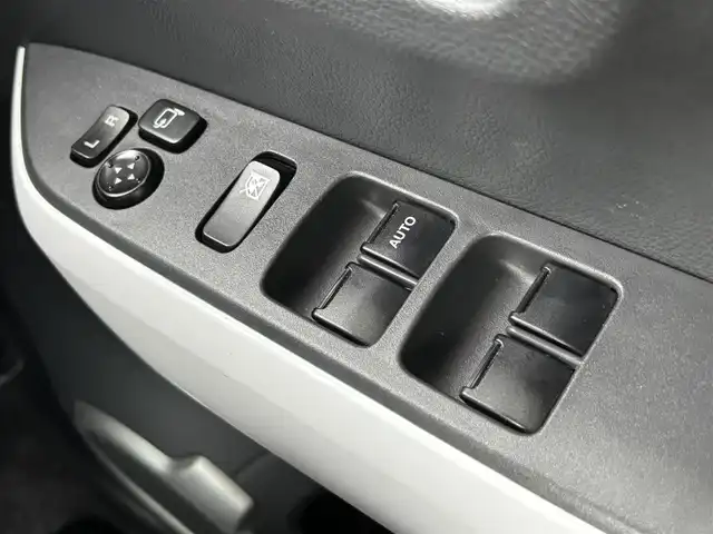 マツダ フレア クロスオーバー XG 福岡県 2015(平27)年 5.4万km フェニックスレッドパール/ブラック SD社外ナビ(ワンセグTV、CD、バックカメラ)/ビルトインETC/横滑り防止装置/衝突被害軽減システム/盗難防止装置/LEDオートライト/社外フロアマット/D席シートヒーター/ベンチシート