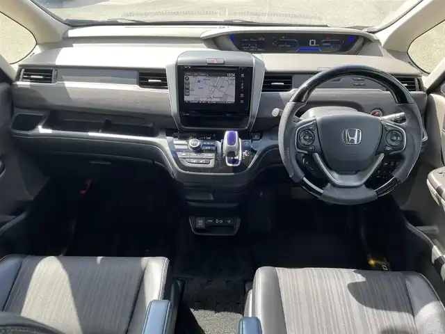 ホンダ フリード ハイブリット EX 福岡県 2016(平28)年 10.5万km マンダリンゴールドM プッシュスタートボタン/スマートキー/クルーズコントロール/Bluetoothオーディオ/ETC/フルセグTV/バックカメラ/ドライブレコーダー前後/運転席・助手席シートヒーター/両側パワースライドドア/社外アルミホイール（LEONIS）/純正フロアマット/LEDヘッドライト/自動ブレーキ