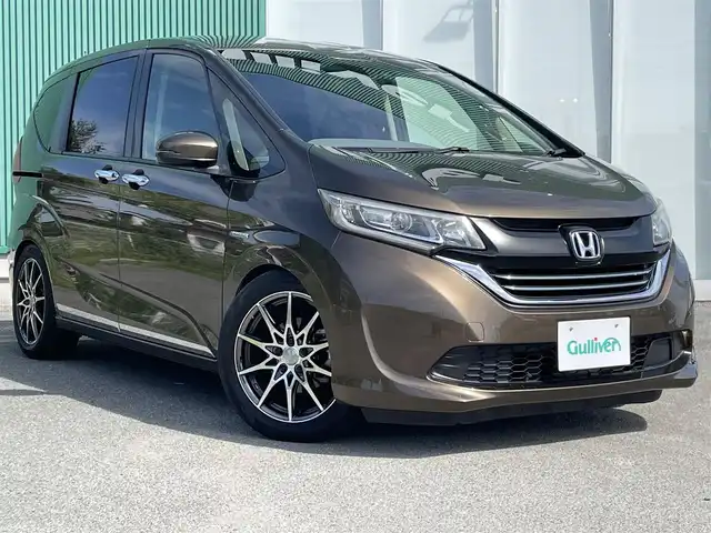ホンダ フリード ハイブリット EX 福岡県 2016(平28)年 10.5万km マンダリンゴールドM プッシュスタートボタン/スマートキー/クルーズコントロール/Bluetoothオーディオ/ETC/フルセグTV/バックカメラ/ドライブレコーダー前後/運転席・助手席シートヒーター/両側パワースライドドア/社外アルミホイール（LEONIS）/純正フロアマット/LEDヘッドライト/自動ブレーキ
