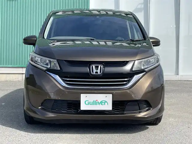 ホンダ フリード ハイブリット EX 福岡県 2016(平28)年 10.5万km マンダリンゴールドM プッシュスタートボタン/スマートキー/クルーズコントロール/Bluetoothオーディオ/ETC/フルセグTV/バックカメラ/ドライブレコーダー前後/運転席・助手席シートヒーター/両側パワースライドドア/社外アルミホイール（LEONIS）/純正フロアマット/LEDヘッドライト/自動ブレーキ