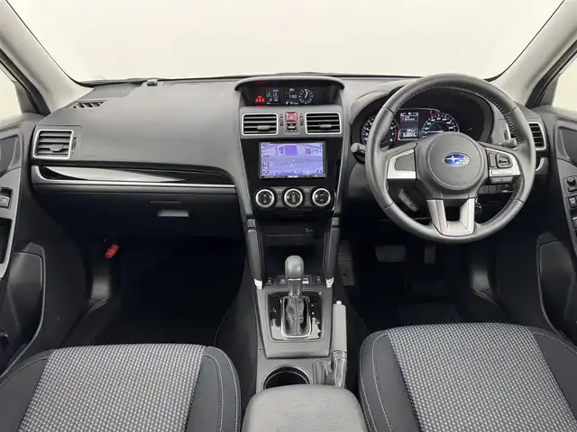 スバル フォレスター 2．0i－L 福岡県 2016(平28)年 4.3万km クリスタルホワイトP 社外ナビ／フルセグＴＶ　/クルーズコントロール　/パドルシフト　/横滑り防止装置　/アイドリングストップ　/ステアリング連動ヘッドランプ　/電動格納式ドアミラー　/シートヒーター　/純正１７インチＡＷ　/ＬＥＤライト