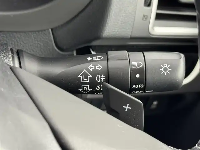 スバル フォレスター 2．0i－L 福岡県 2016(平28)年 4.3万km クリスタルホワイトP 社外ナビ／フルセグＴＶ　/クルーズコントロール　/パドルシフト　/横滑り防止装置　/アイドリングストップ　/ステアリング連動ヘッドランプ　/電動格納式ドアミラー　/シートヒーター　/純正１７インチＡＷ　/ＬＥＤライト