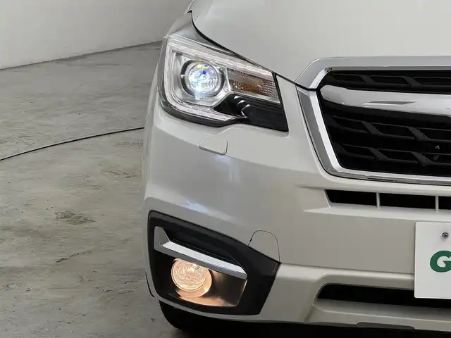 スバル フォレスター 2．0i－L 福岡県 2016(平28)年 4.3万km クリスタルホワイトP 社外ナビ／フルセグＴＶ　/クルーズコントロール　/パドルシフト　/横滑り防止装置　/アイドリングストップ　/ステアリング連動ヘッドランプ　/電動格納式ドアミラー　/シートヒーター　/純正１７インチＡＷ　/ＬＥＤライト