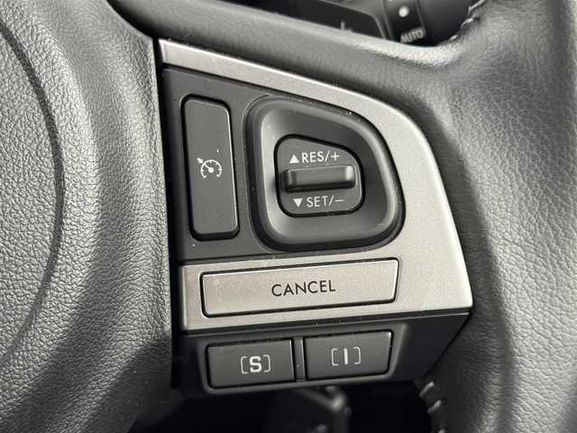 スバル フォレスター 2．0i－L 福岡県 2016(平28)年 4.3万km クリスタルホワイトP 社外ナビ／フルセグＴＶ　/ＥＴＣ　/シートヒーター　/クルーズコントロール　/パドルシフト　/横滑り防止装置　/アイドリングストップ　/Ｘ－ＭＯＤＥ　/電動格納式ドアミラー　/ドアバイザー　/純正１７インチＡＷ　/ＬＥＤヘッドライト