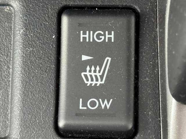 スバル フォレスター 2．0i－L 福岡県 2016(平28)年 4.3万km クリスタルホワイトP 社外ナビ／フルセグＴＶ　/ＥＴＣ　/シートヒーター　/クルーズコントロール　/パドルシフト　/横滑り防止装置　/アイドリングストップ　/Ｘ－ＭＯＤＥ　/電動格納式ドアミラー　/ドアバイザー　/純正１７インチＡＷ　/ＬＥＤヘッドライト