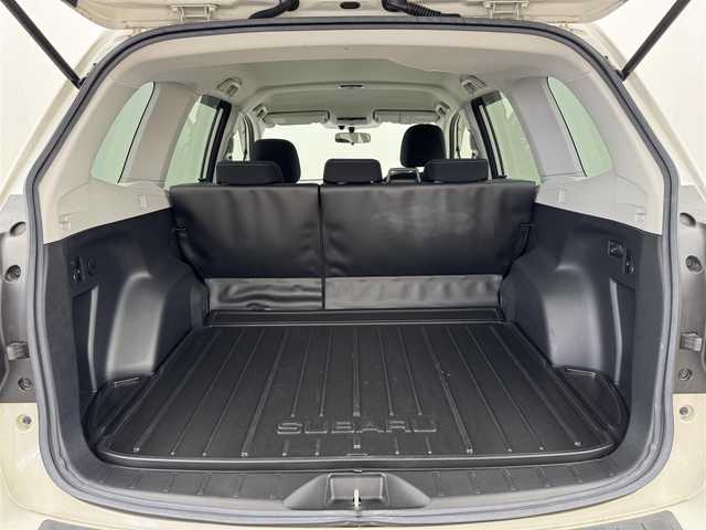 スバル フォレスター 2．0i－L 福岡県 2016(平28)年 4.3万km クリスタルホワイトP 社外ナビ／フルセグＴＶ　/ＥＴＣ　/シートヒーター　/クルーズコントロール　/パドルシフト　/横滑り防止装置　/アイドリングストップ　/Ｘ－ＭＯＤＥ　/電動格納式ドアミラー　/ドアバイザー　/純正１７インチＡＷ　/ＬＥＤヘッドライト